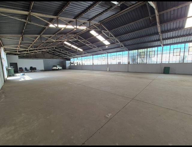 1,000M² WAREHOUSE FOR SALE IN KNIGHTS
